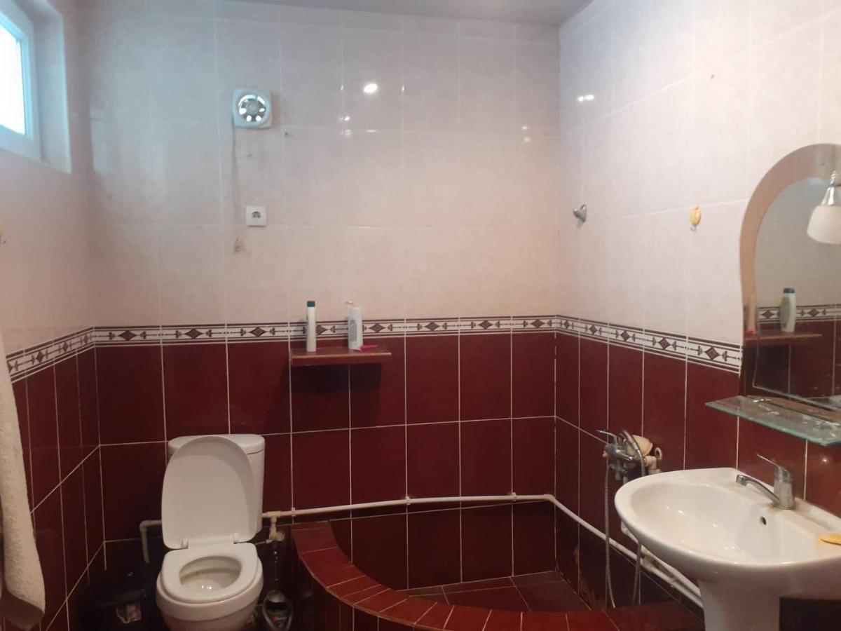 Maka'S Guesthouse Tionety Екстер'єр фото